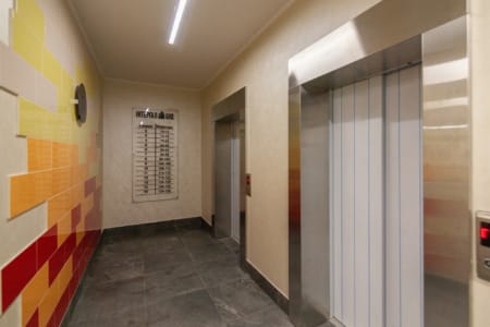 Ліфтовий хол житлового комплексу «Семицвіт» у Львові