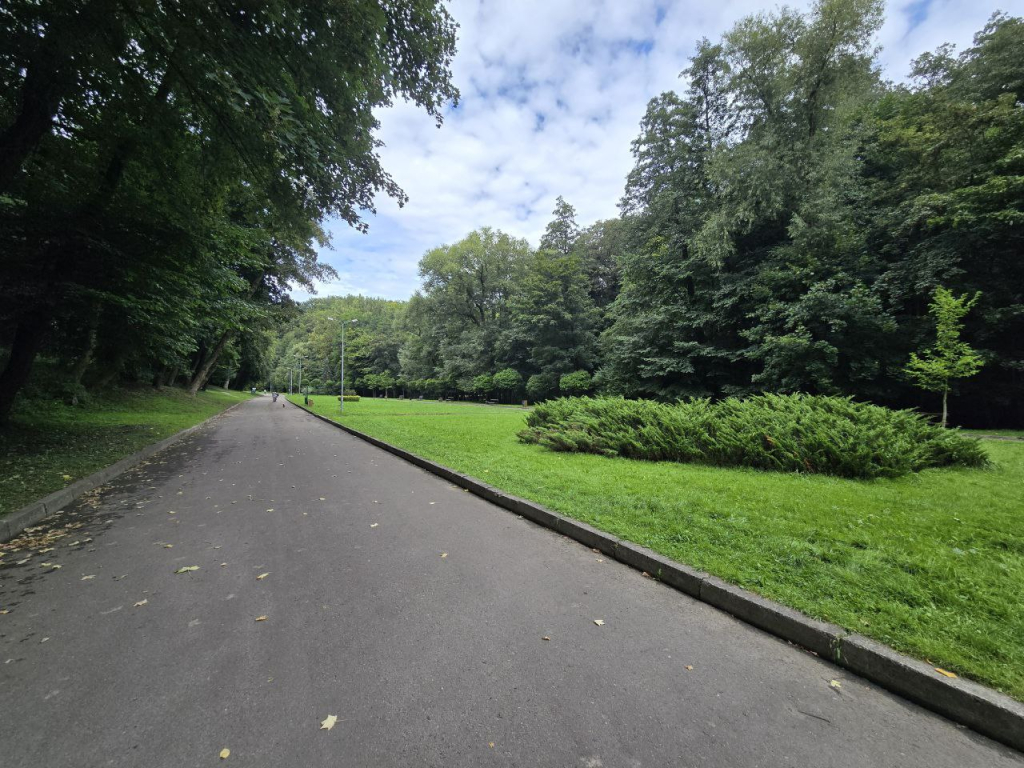 Парк Погулянка у Львові: Зелена Перлина Міста