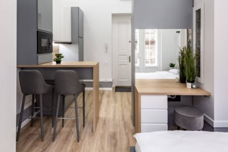 Breakfast bar with kitchenette and a dressing table in the studio apartment on Doroshenka Street