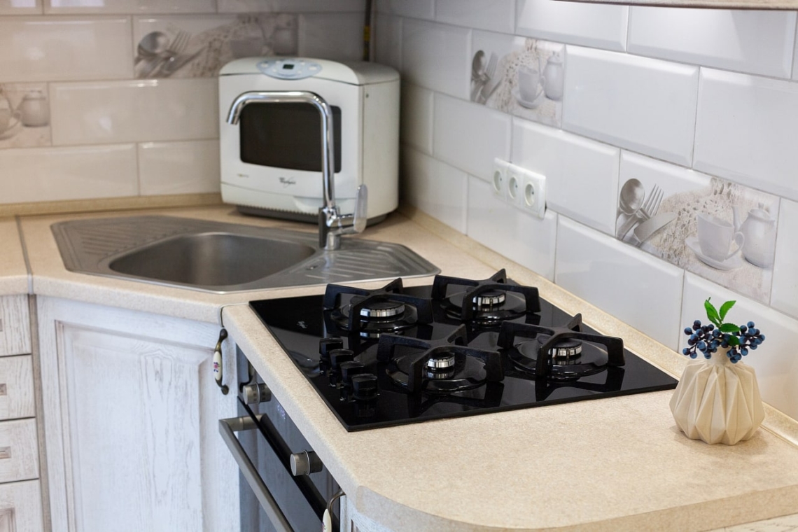 Обладнана кухня в двокімнатній подобовій квартирі у Львові Центр.