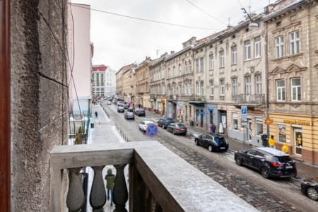 Балкон спальні з видом на вулицю Куліша у Львові