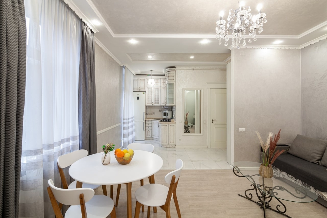 Затишна вітальня в двокімнатній подобовій квартирі у Львові на Куліша.