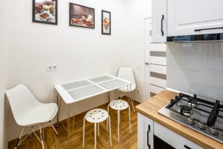 Kitchen with a gas hob and a dining table in the Krakivska Street apartment