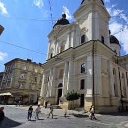 Храм Преображення Господнього у Львові, вид з вулиці Краківської