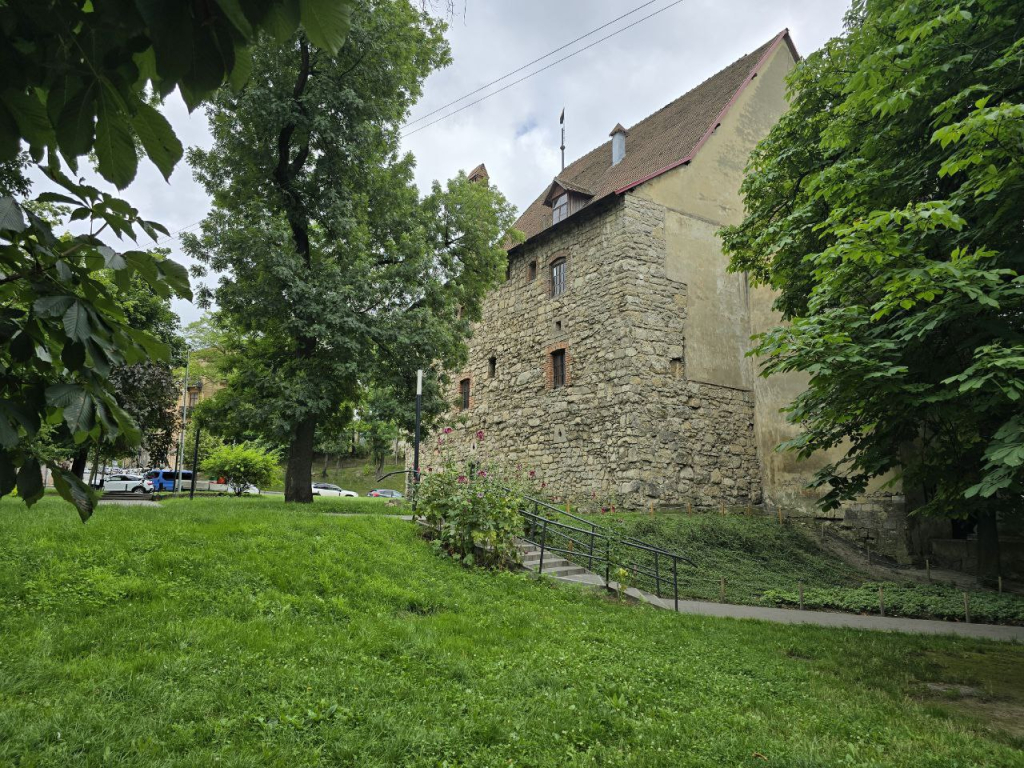 Парк «На Валах» Львів: Відпочинок та Подобова Оренда