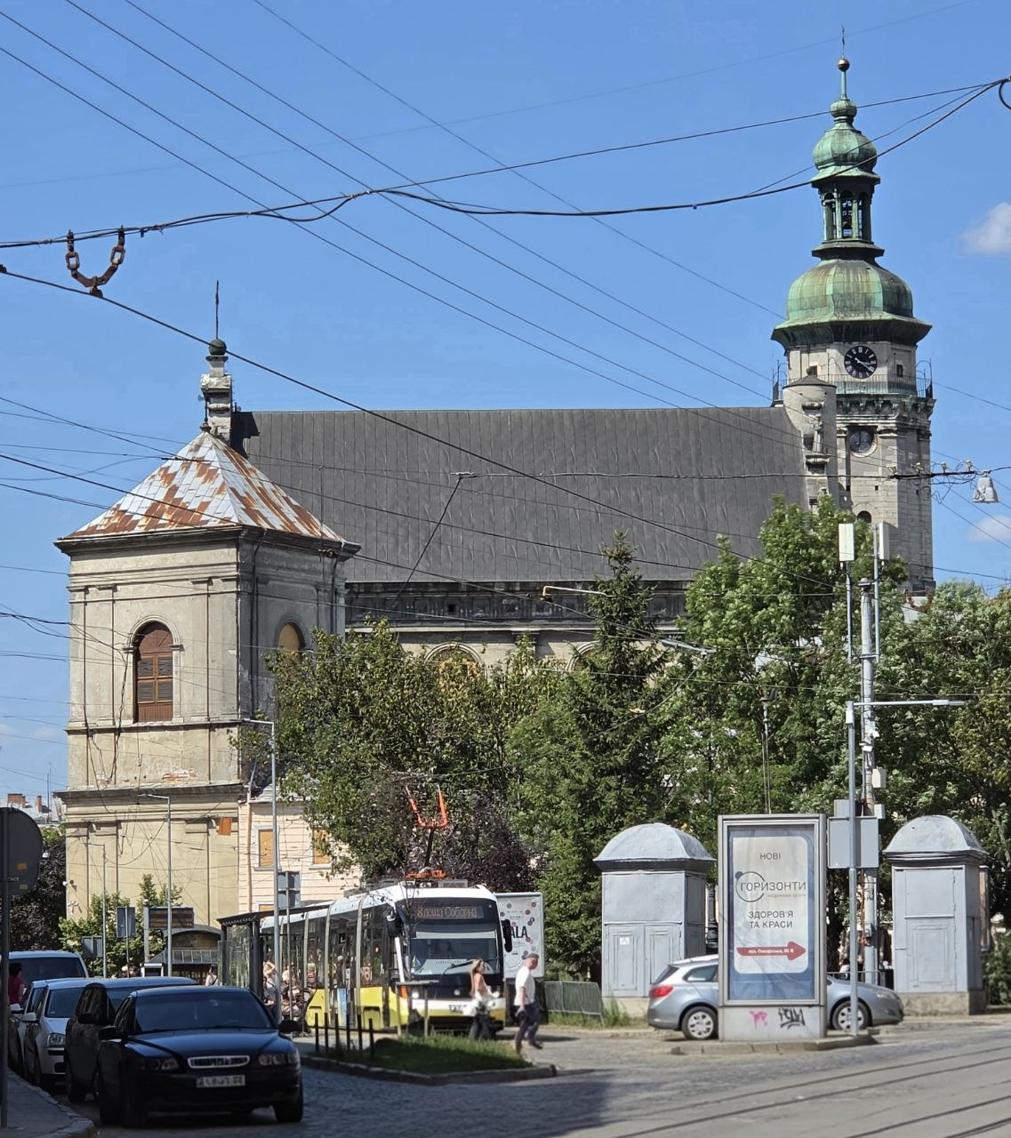 дзвіниця Бернардинського монастиря у Львові на вулиці Валовій