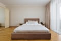 Bedroom with a double bed and a sliding wardrobe in the apartment on Pluhova Street