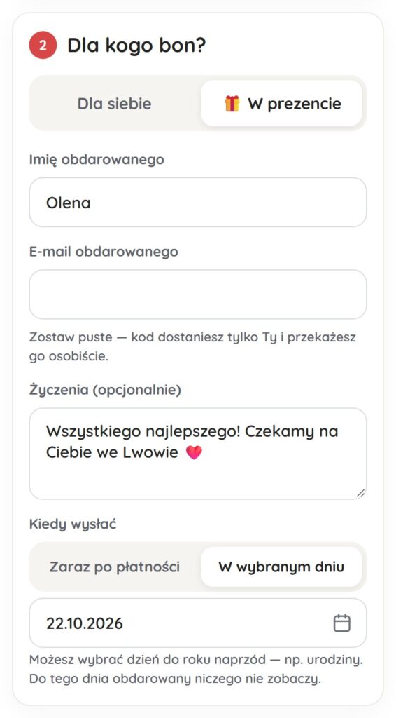 Bon w prezencie dane obdarowanego | Leo Apartment Formularz „Dla kogo bon?” z wybraną opcją „W prezencie”, imieniem obdarowanego, życzeniami i datą wysyłki