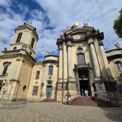 Колишній монастир домініканців у Львові з дзвіницею — тут працює Музей історії релігії